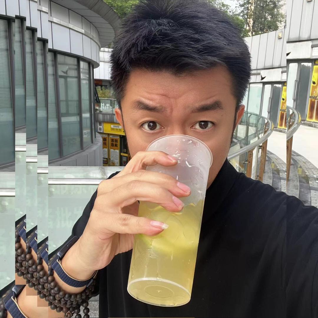 大鹏口渴了