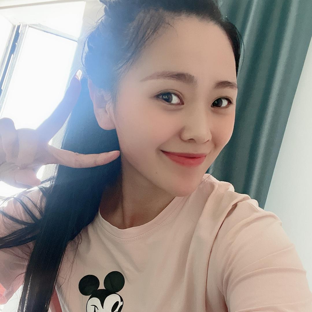爽爽（晚上9:20开播）小号
