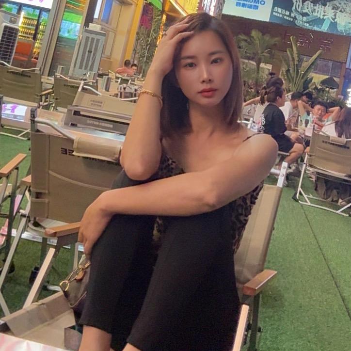 带枪的妹子👼