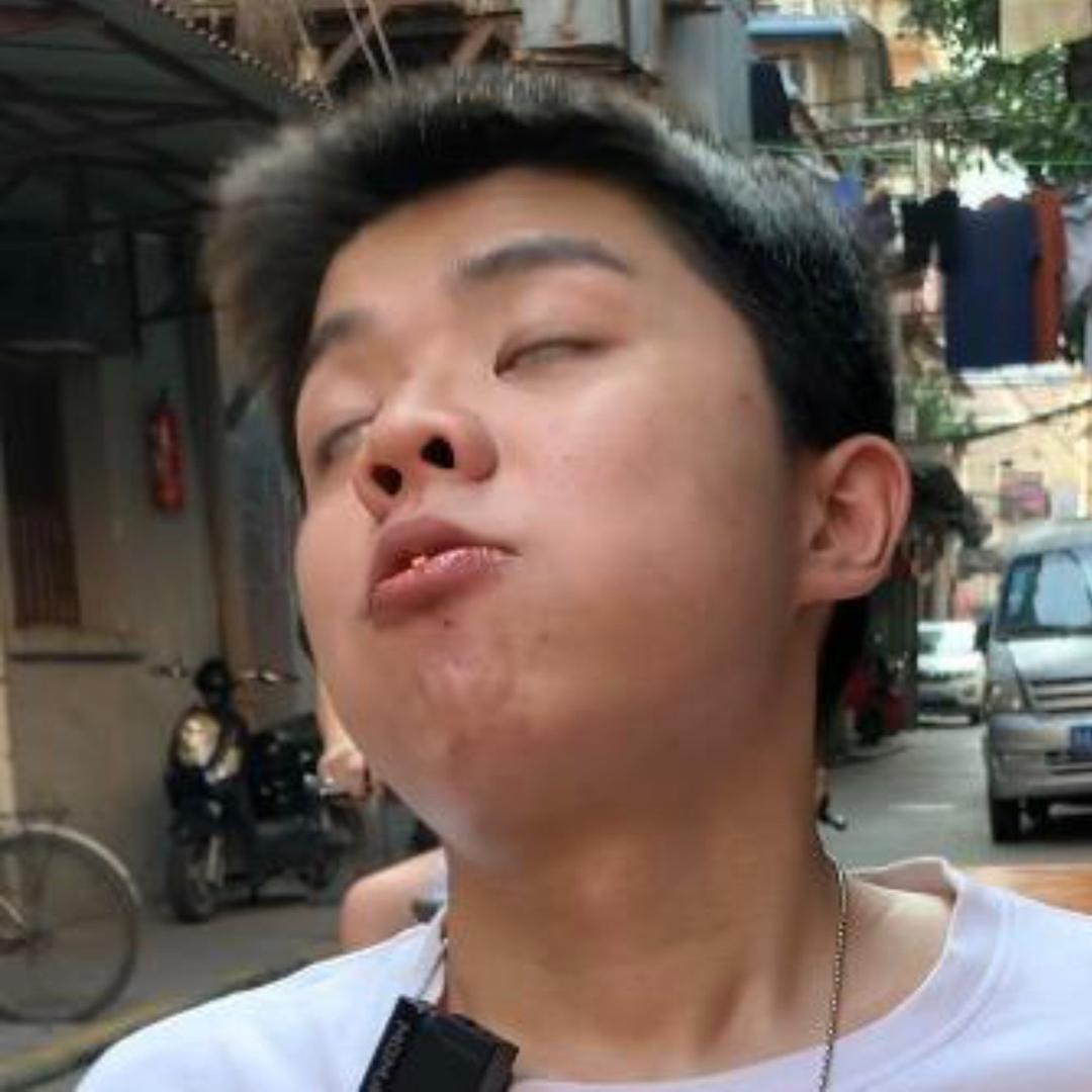 皮皮吃疯了