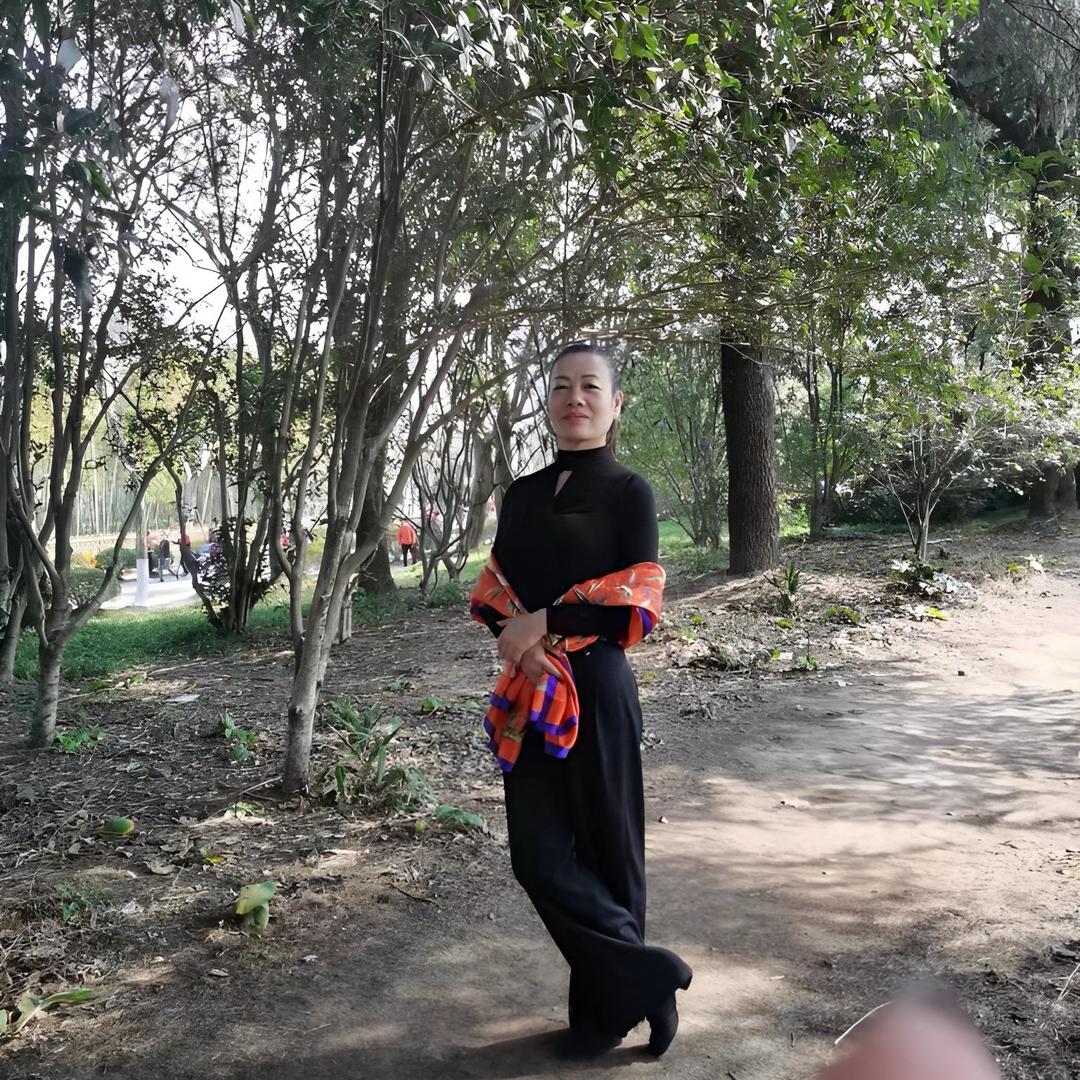 小施［优选橱窗］谢谢关注