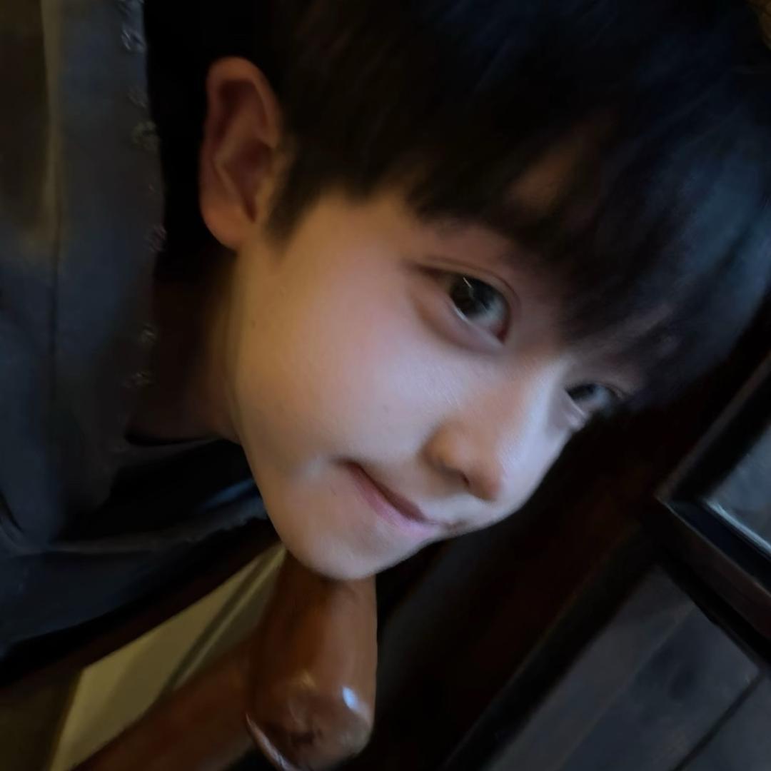 郑 润 泽