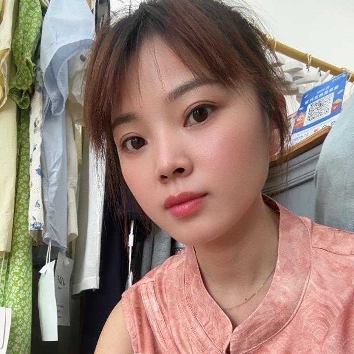 花垣边贸《乖一点》女装