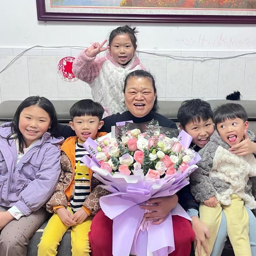 陆奶奶（伊幸妈妈）