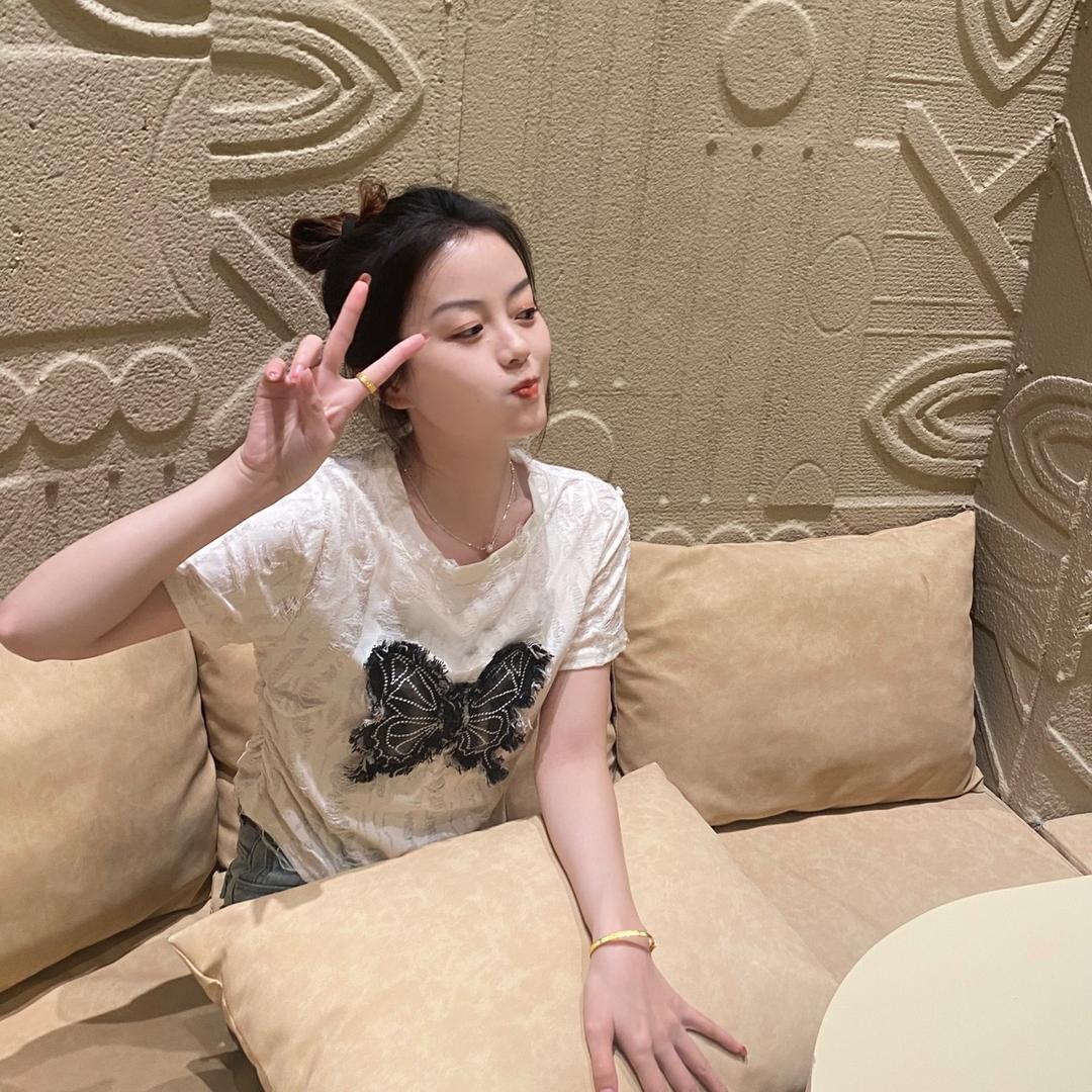 小铃小个子针织衫