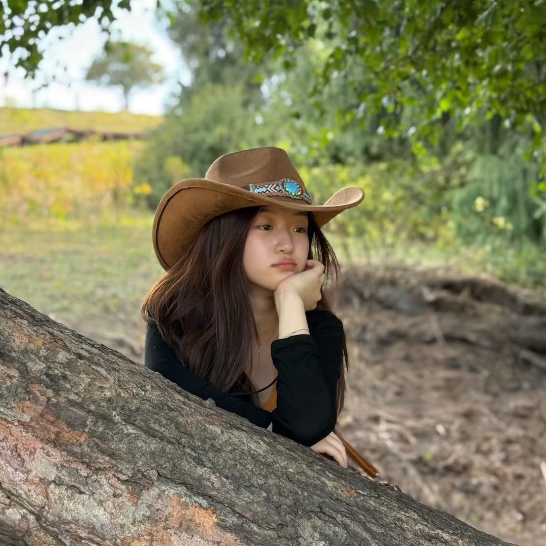 aryylilyclaire