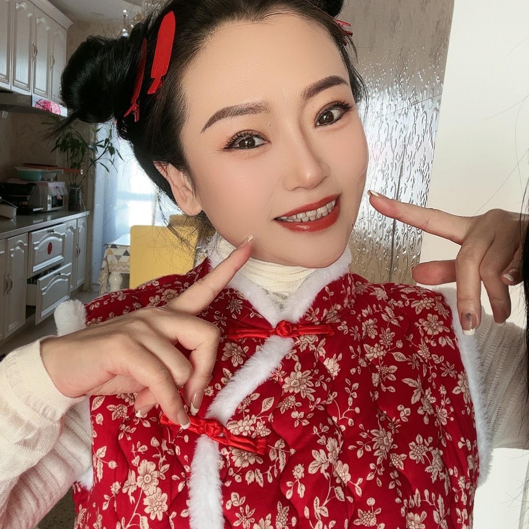 爱笑的酒窝妹