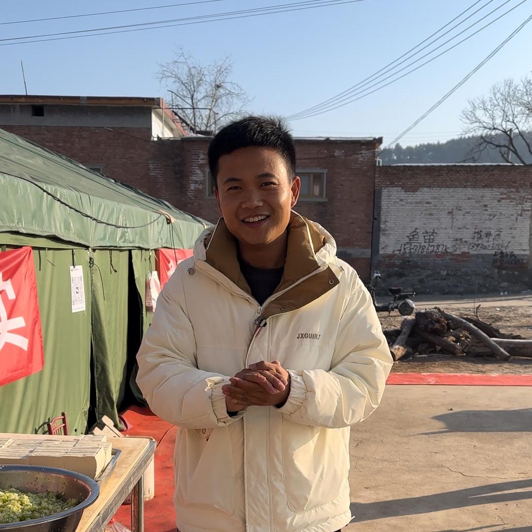 绿菜地大狗熊