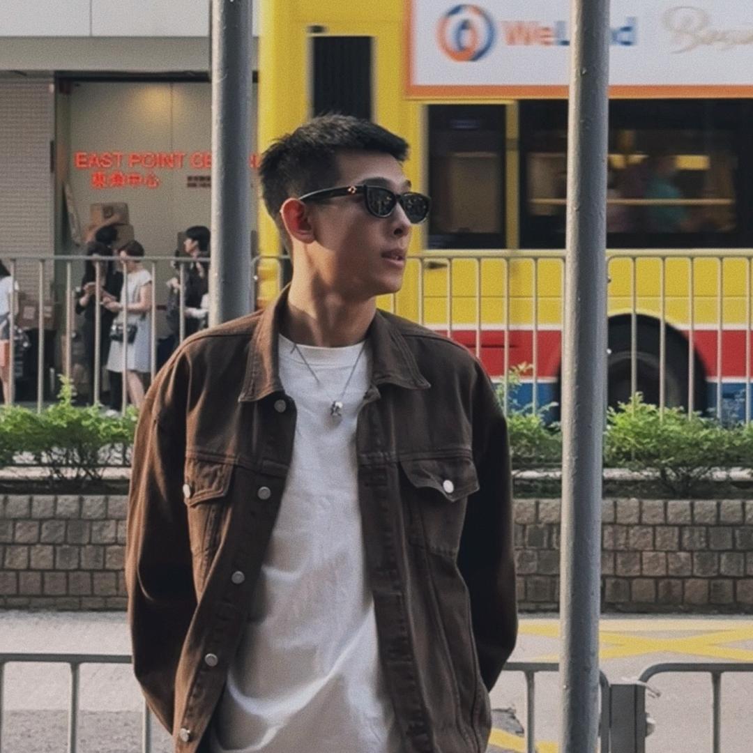 王子文 .