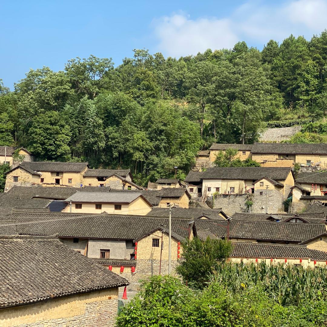 带娃守村的啊三