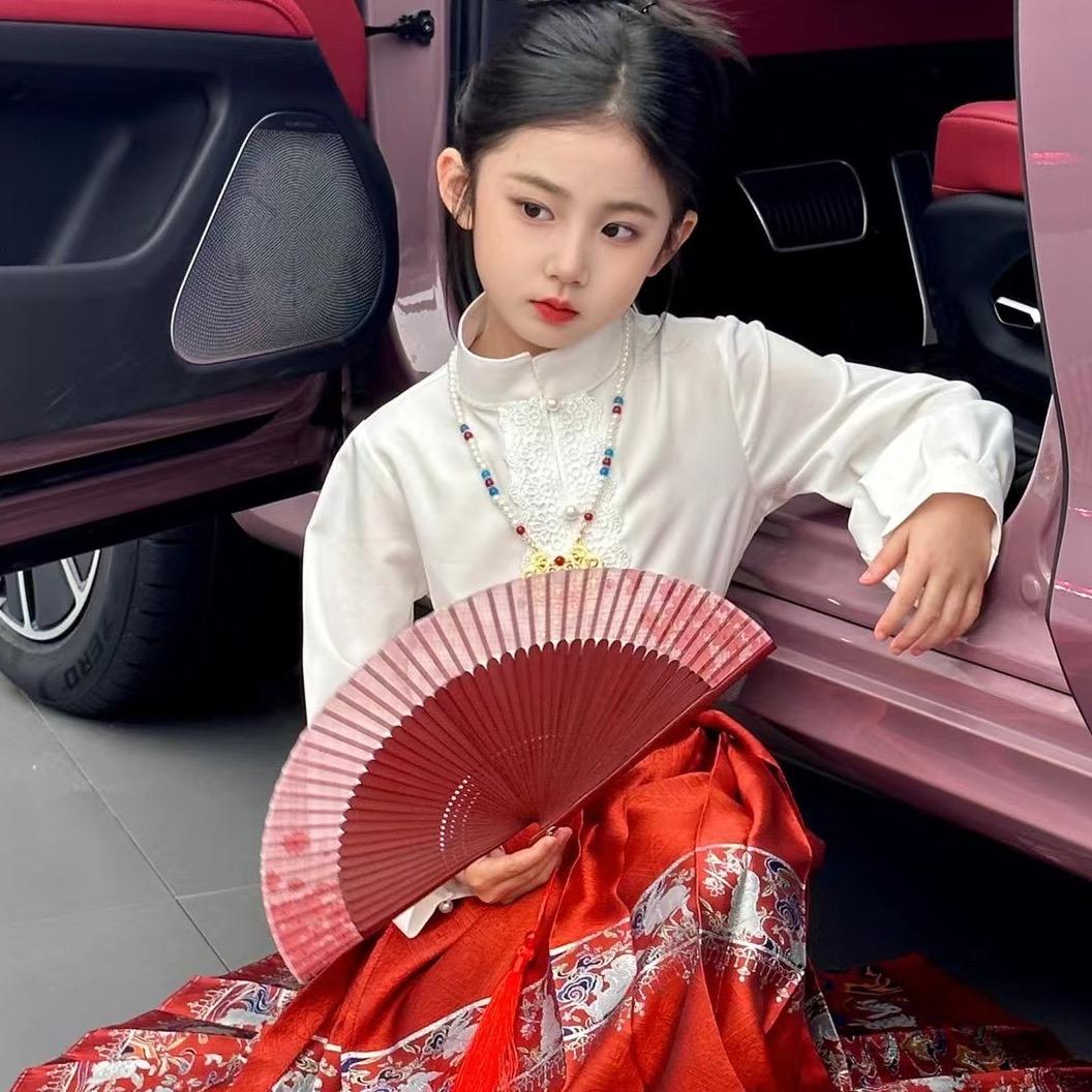 妮妮爱吃冰淇淋