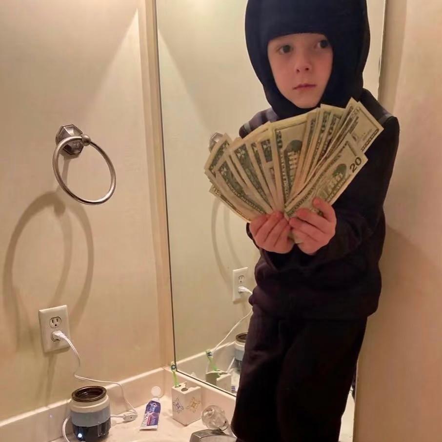907