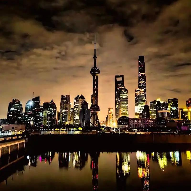 灰色