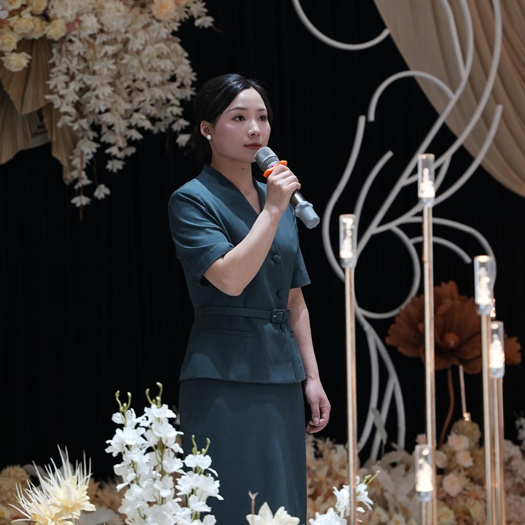 主持人欧云