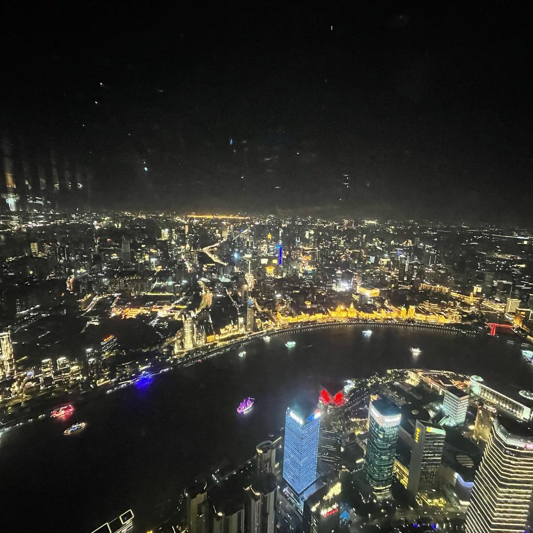 霓虹灯下的班