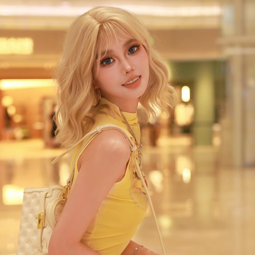 Elena。
