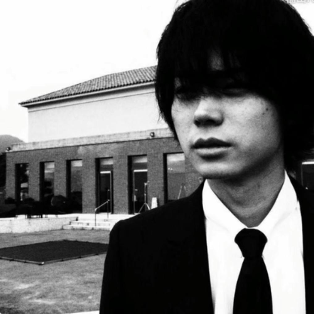 REVOLVER
