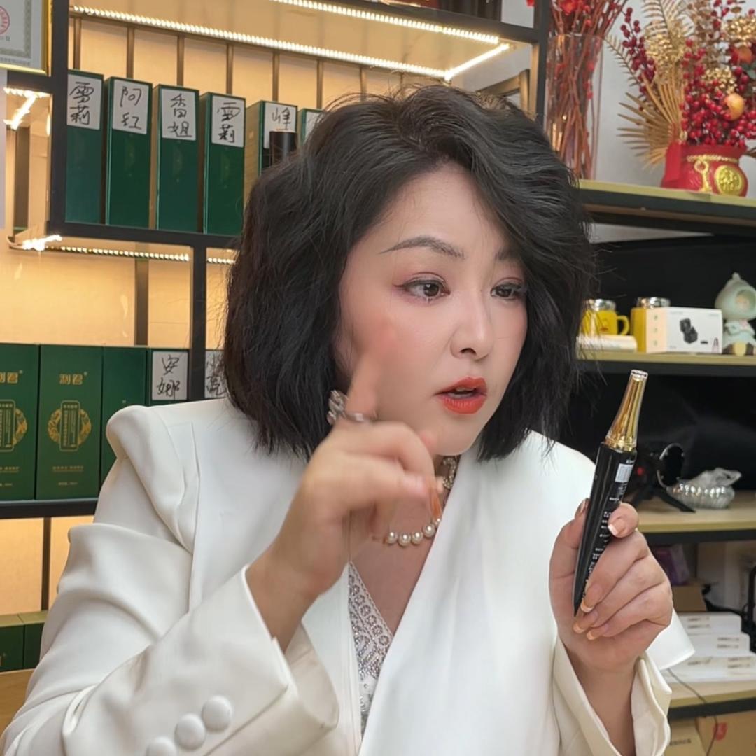 隰隰白养黑