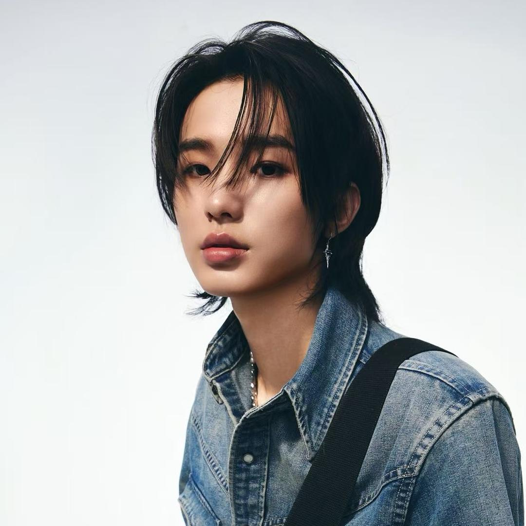 YILLA李逸