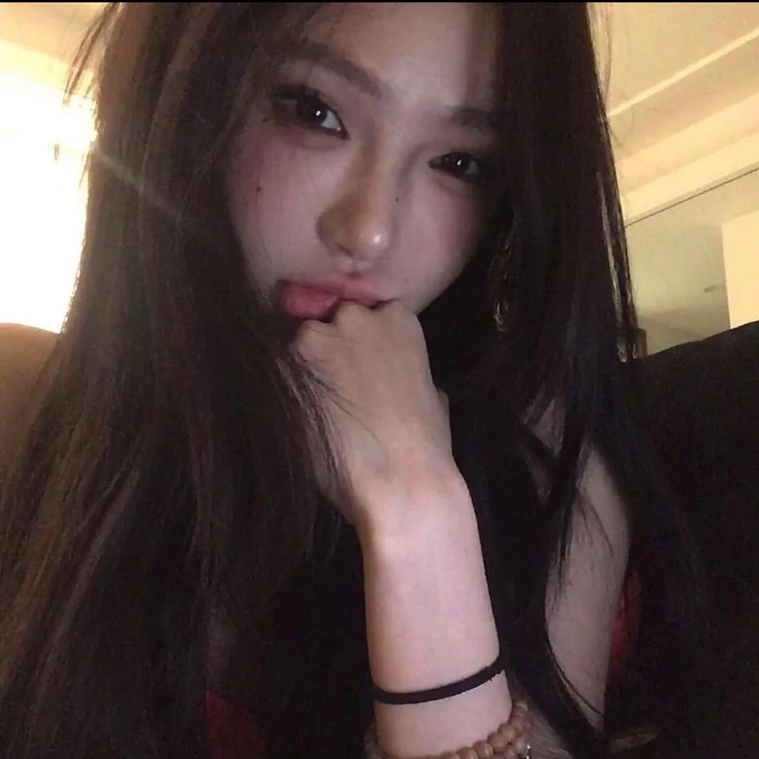 泥泥.