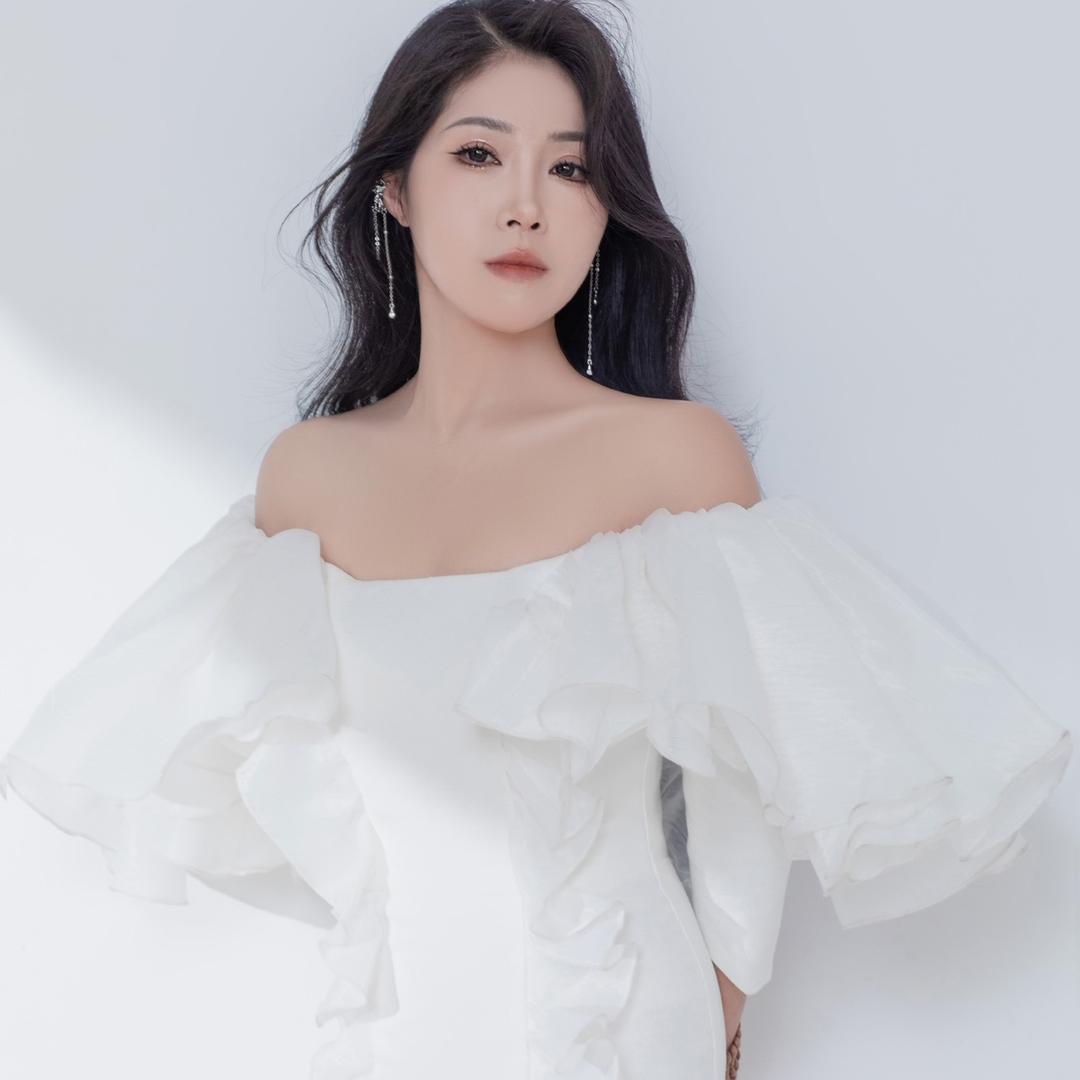 阿伟女歌手（尊师司徒兰芳）承接全国演出