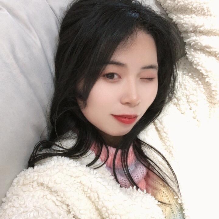 A卖家具的小姐姐
