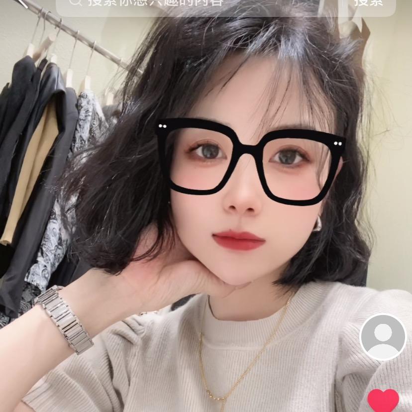 M J 鞋服一体店（给姐上点💰）