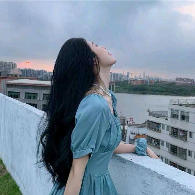 摹昵卡服饰