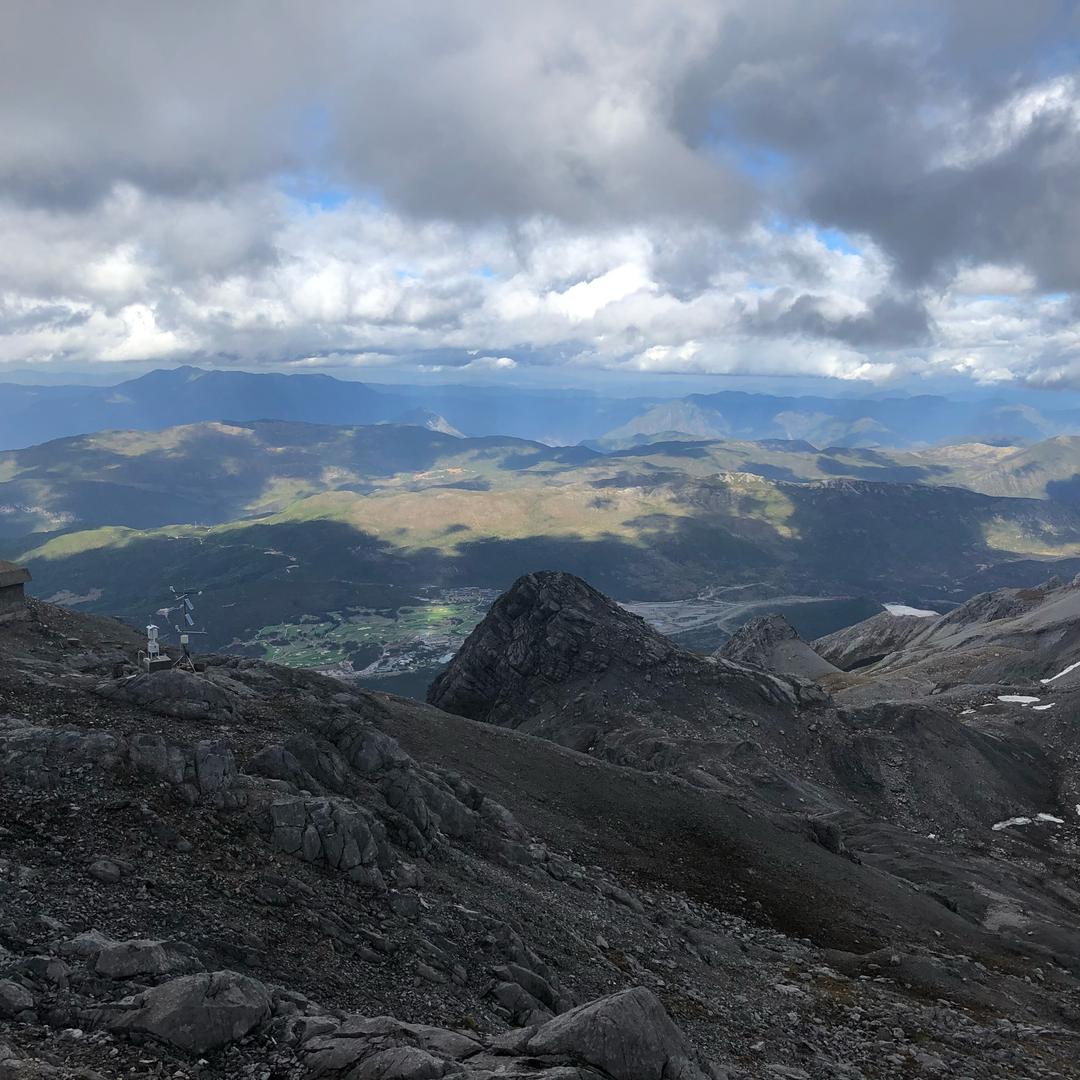 孤峰淬日🗻