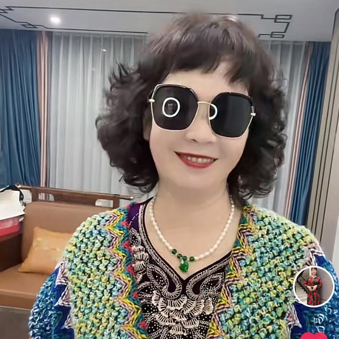 佩芝服饰