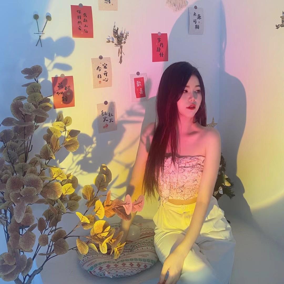 爱吃香菜的小菜