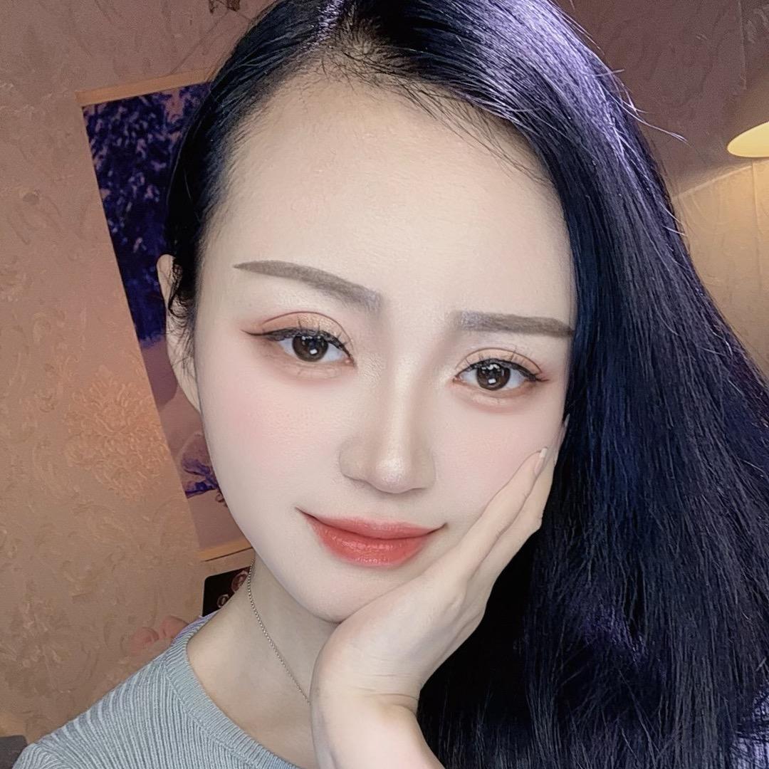 依依（在努力生活）