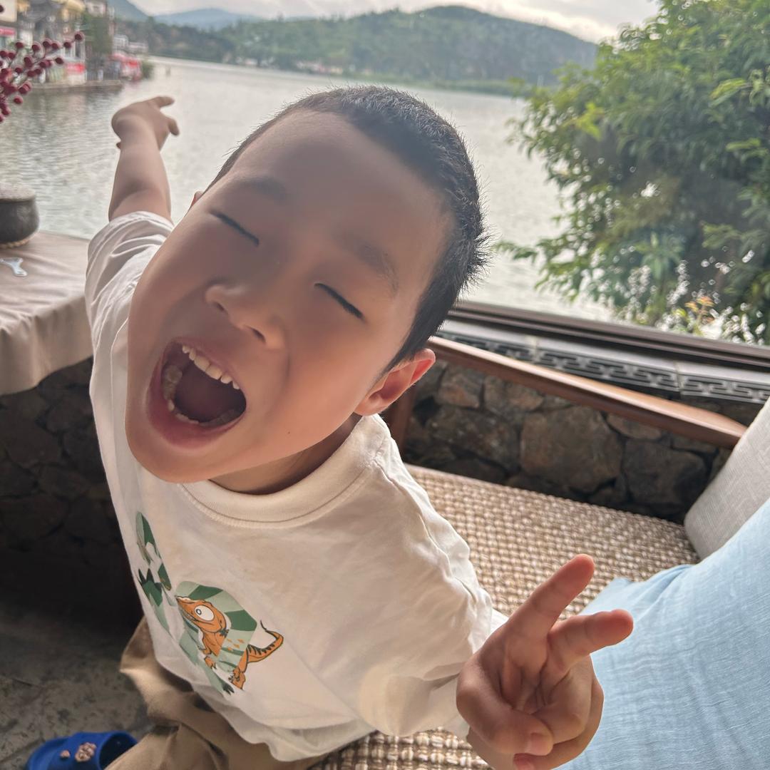 许我向你看