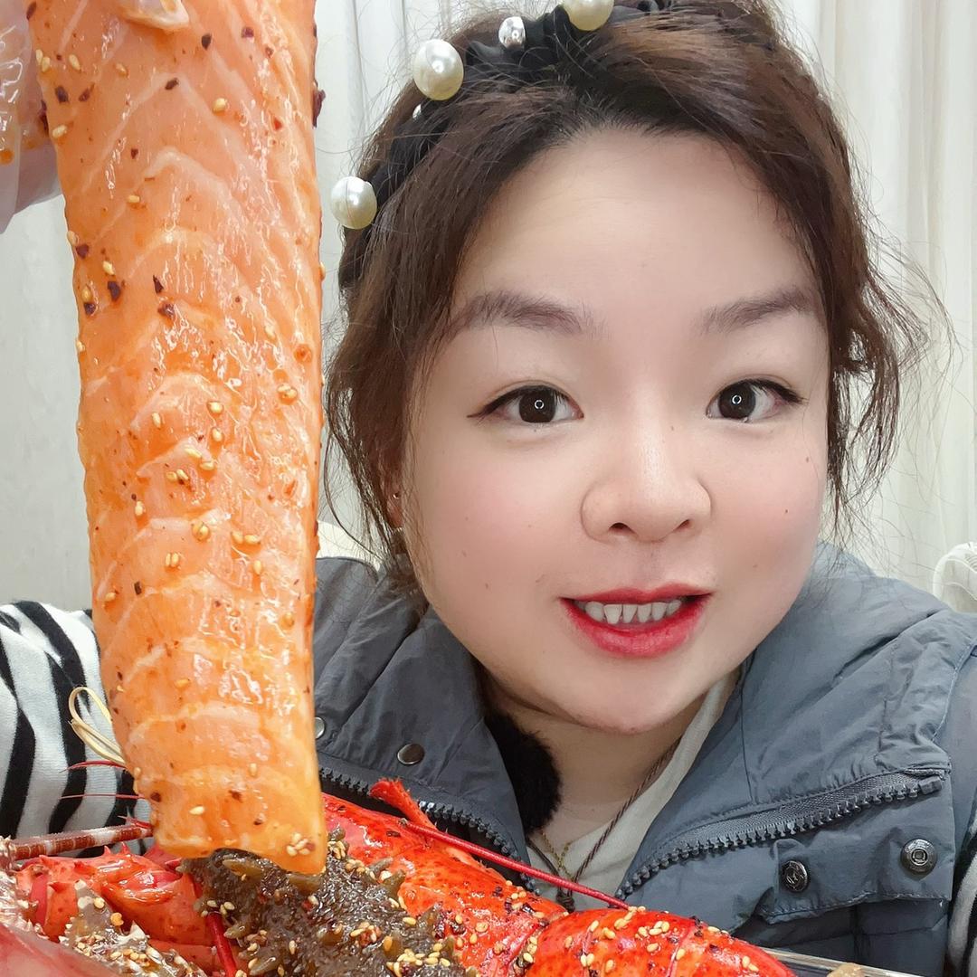 颜汐吃吃（C妈）