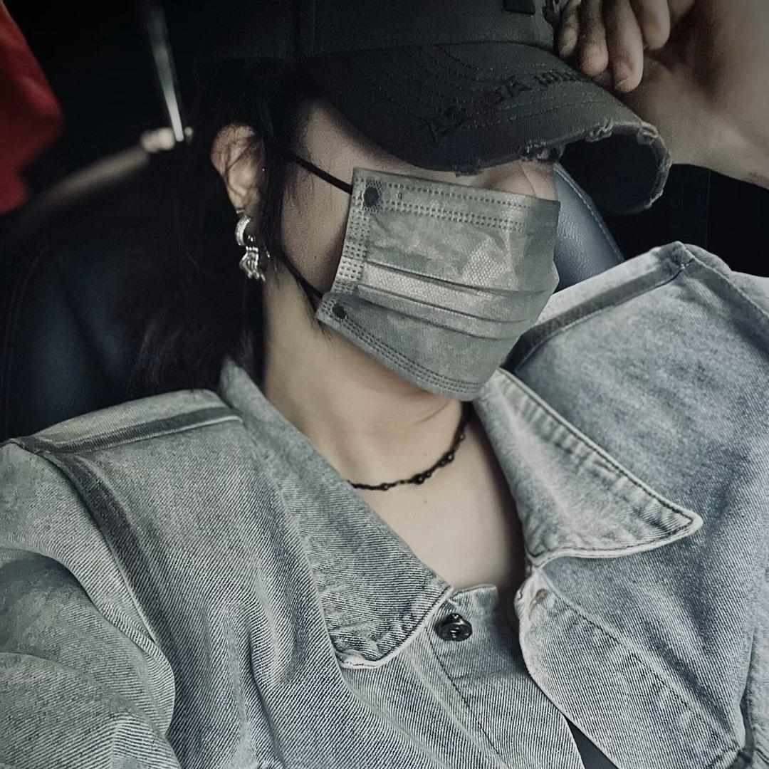 @小F