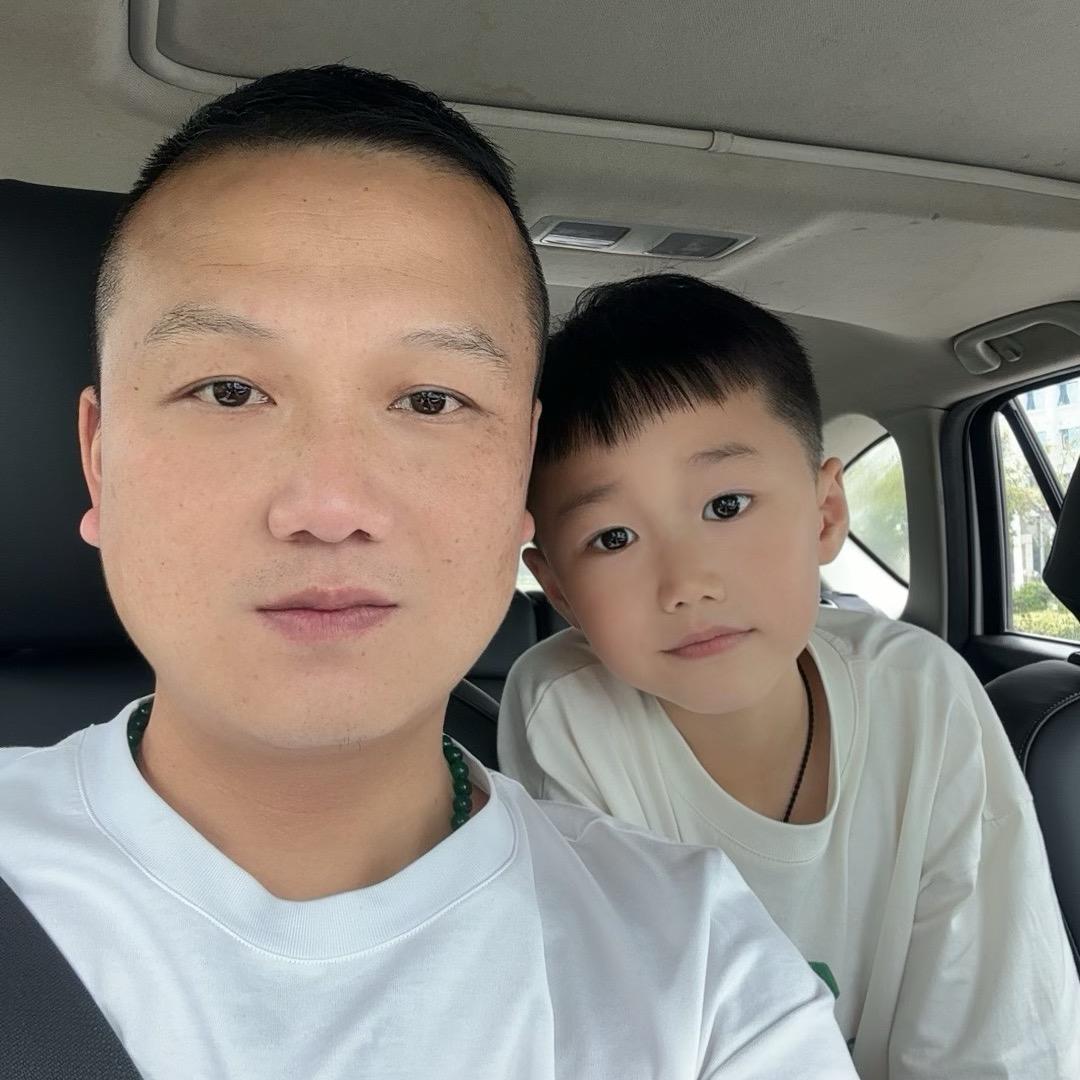采蘑菇的老男人