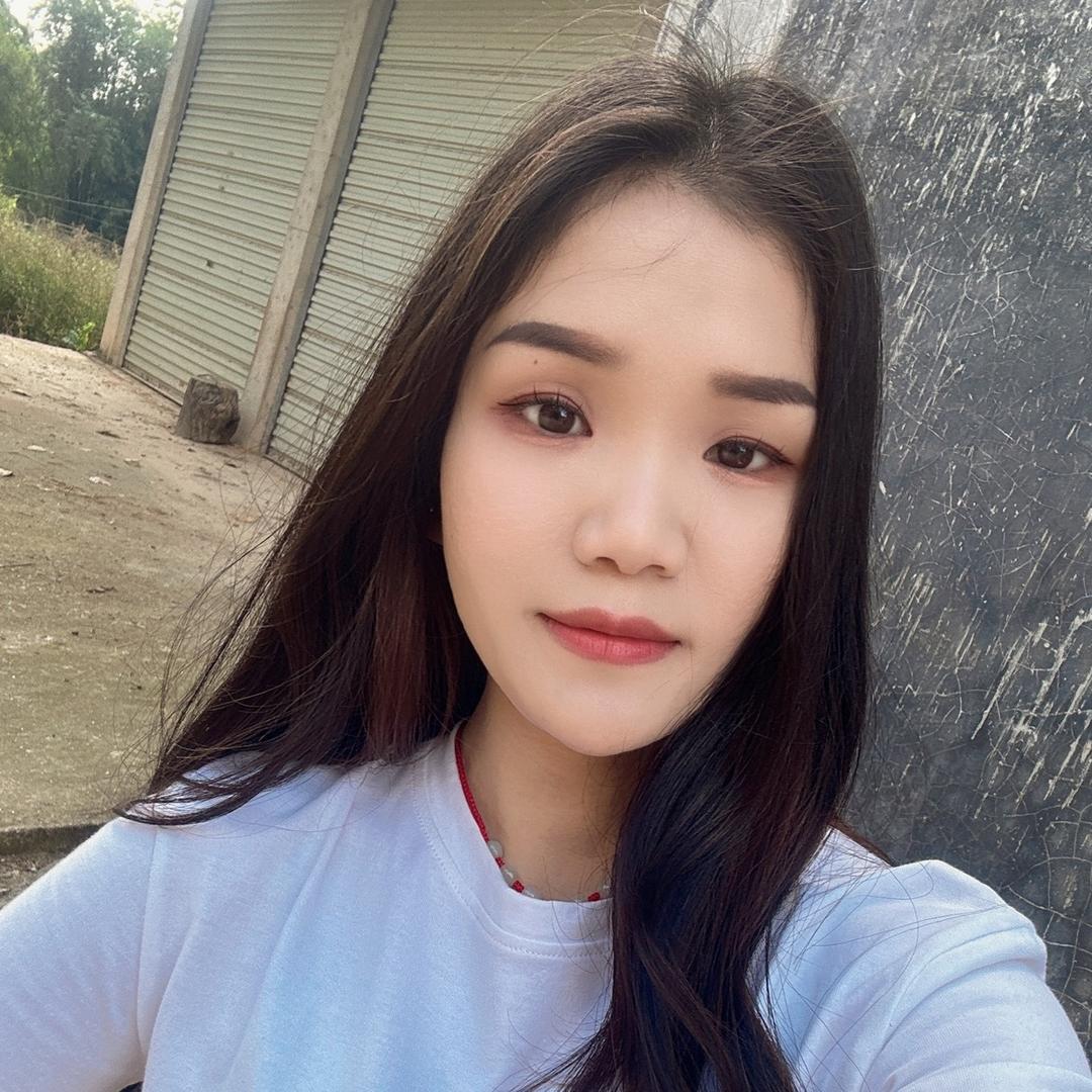 柒柒.
