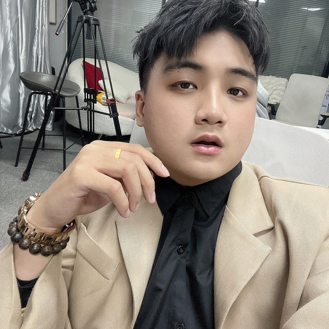 大黄丰🐝收女徒