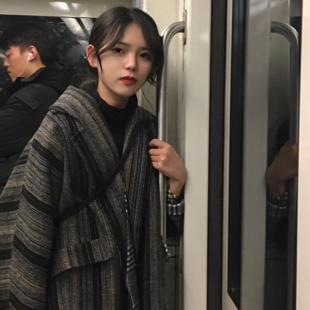 不是燕舞吖