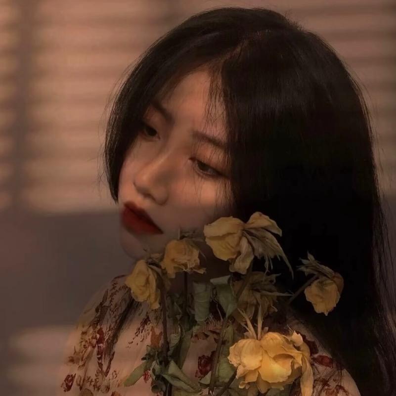 哥哥你看她