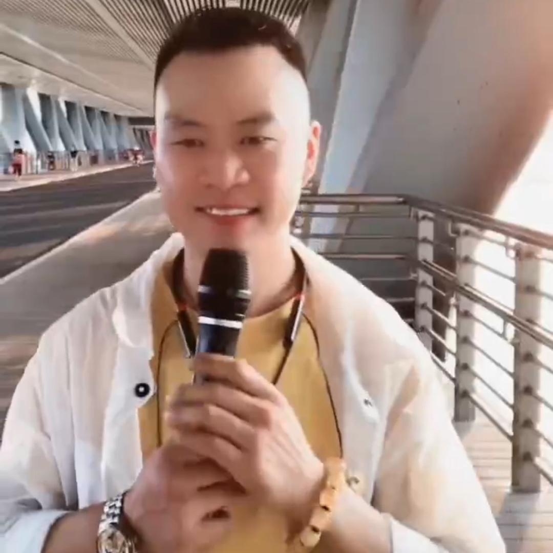 阿忠（户外直播经典老歌回顾）