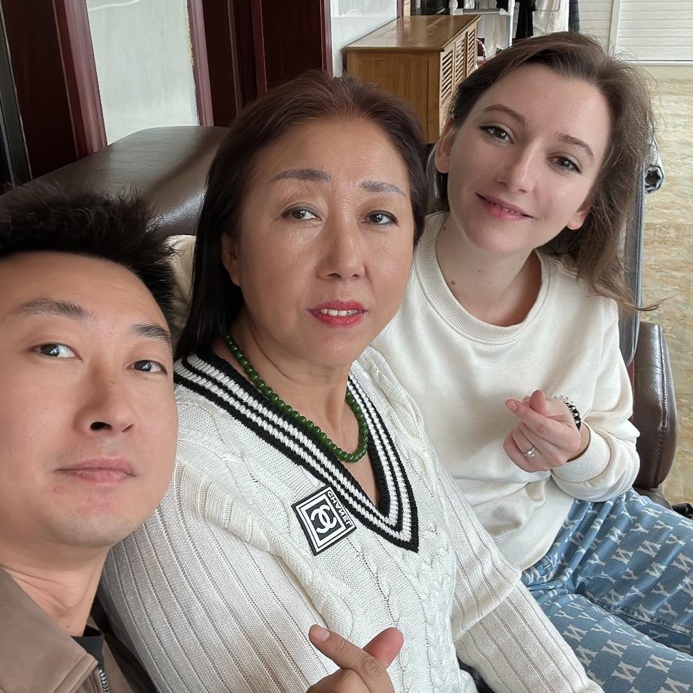 纳斯加婆婆、勤劳的女人