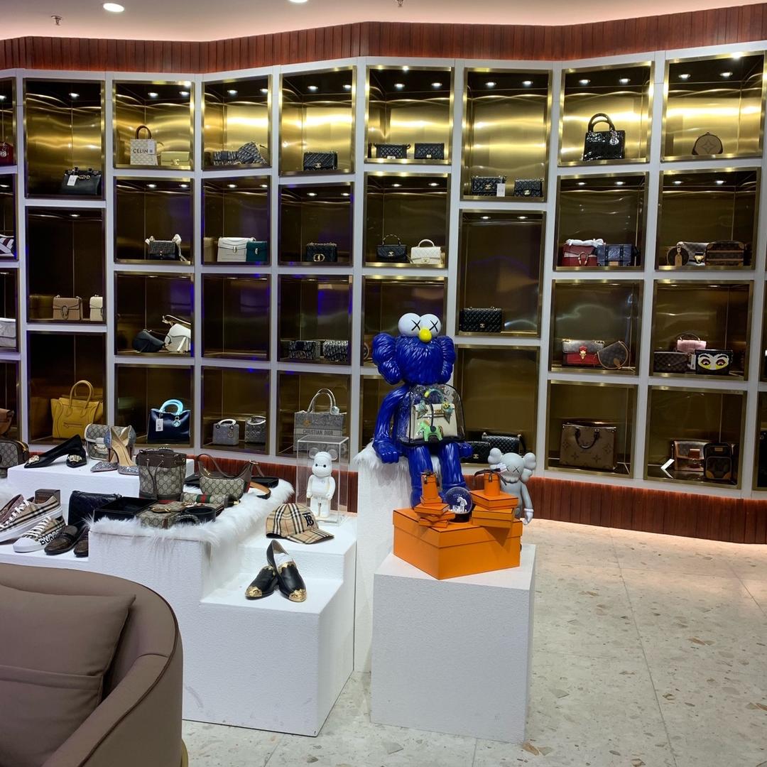 轻奢名品折扣店