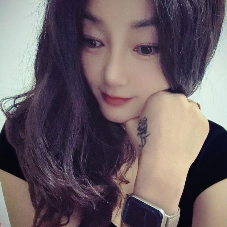 阿  英