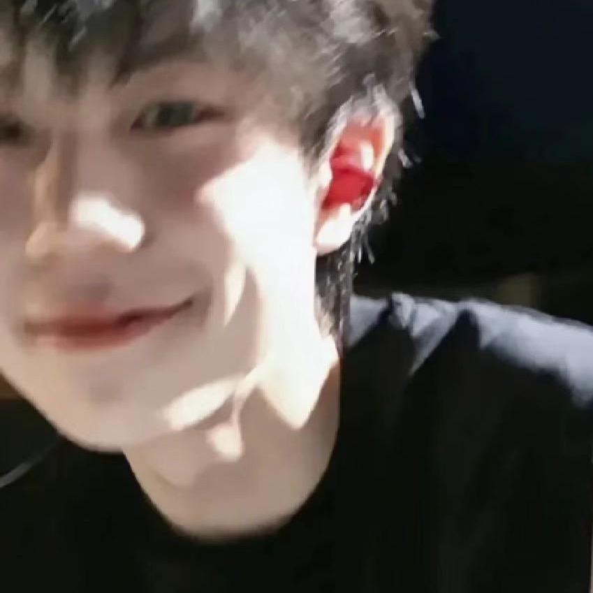 龙龙。