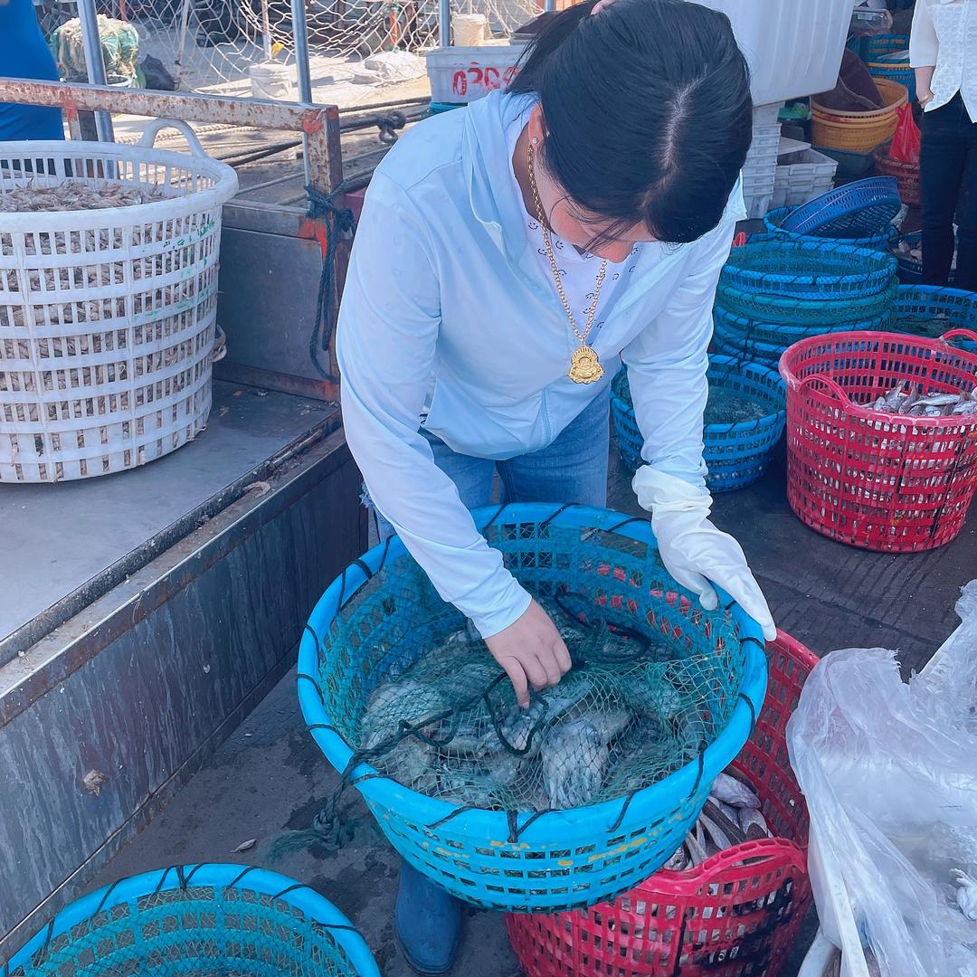 黄小艺，当天收海货直销批发供应我是卖鱼妹