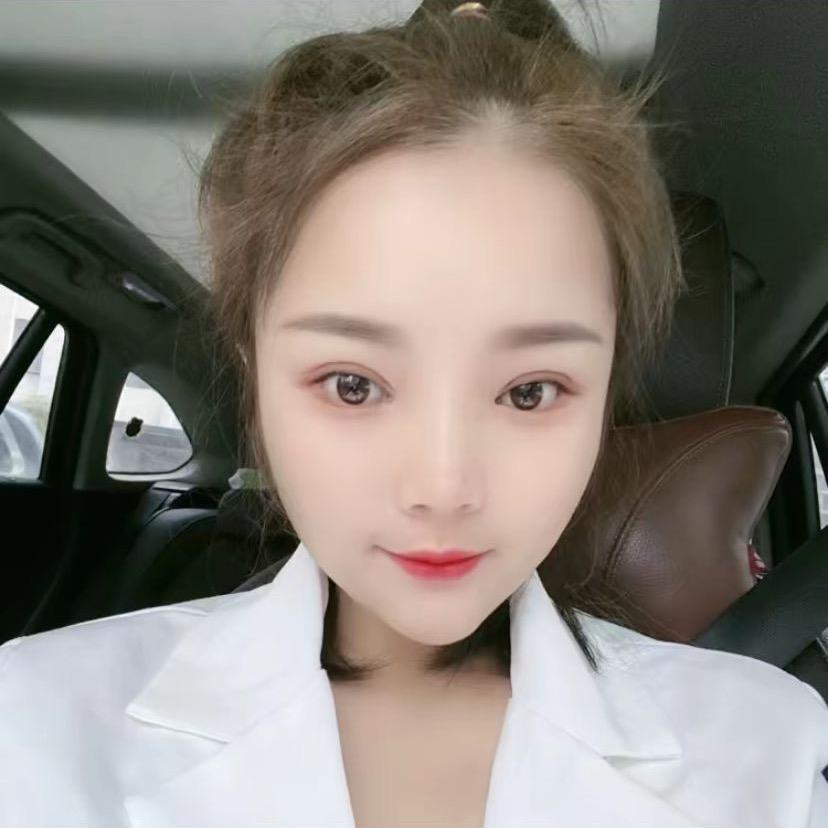 晶晶（主打不脱妆粉底液）