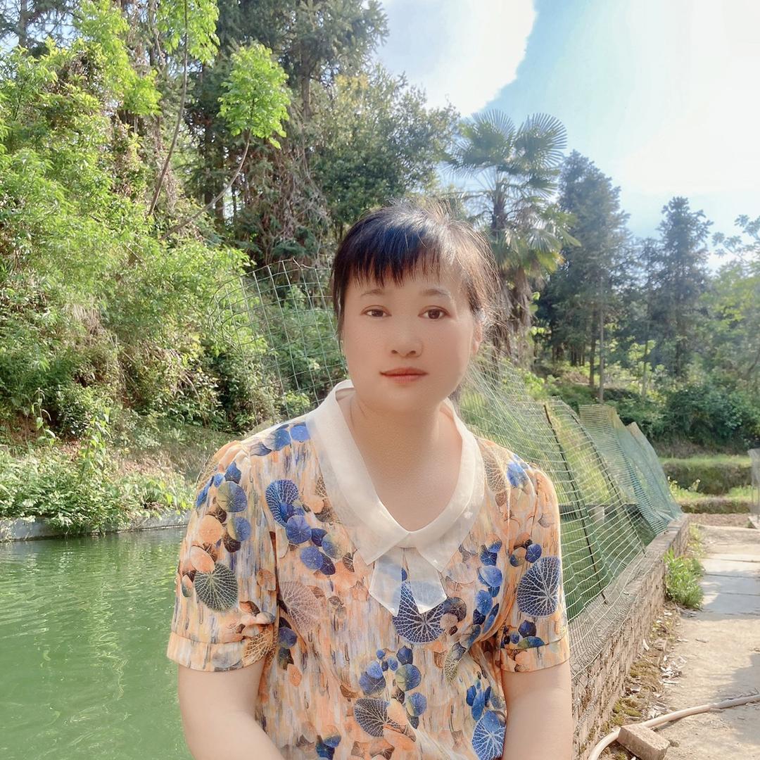 谭美玉散养土鸡养殖户。