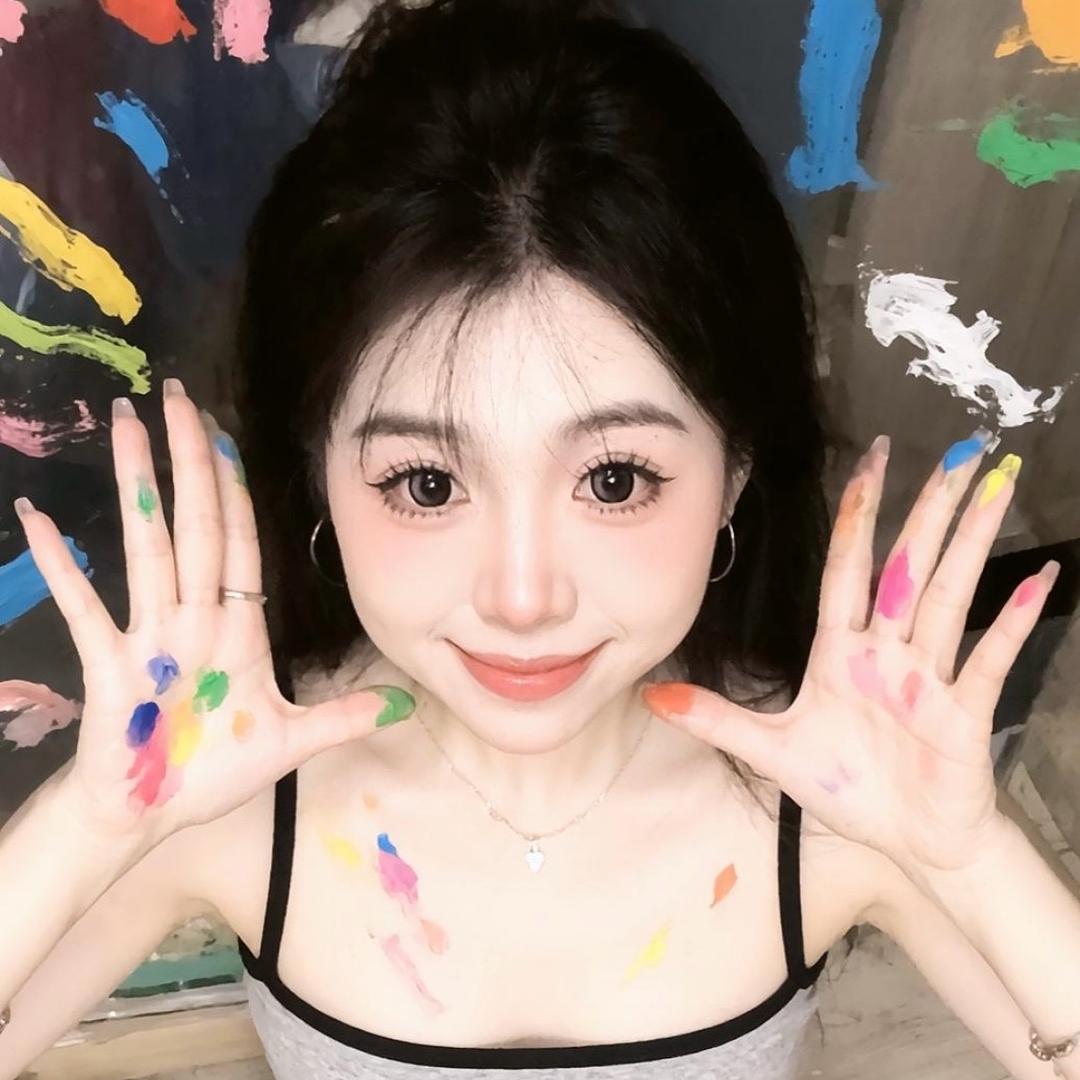 美女敬礼salute