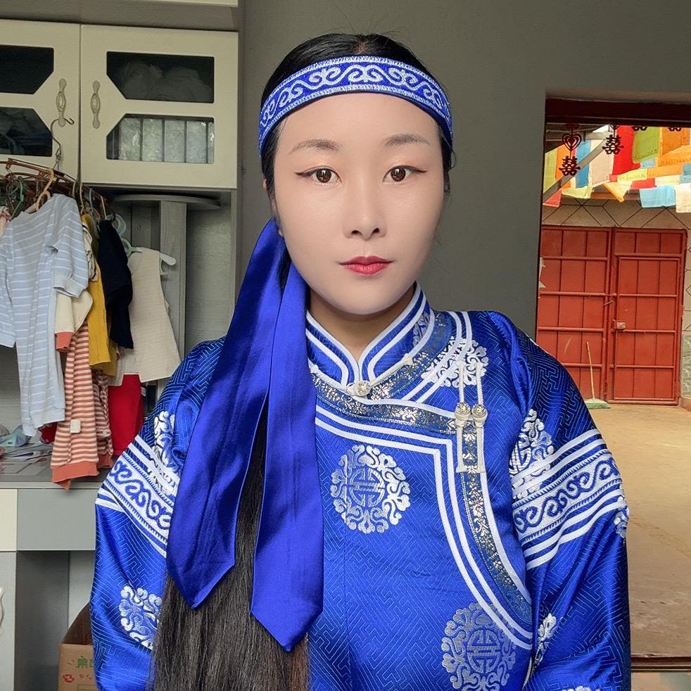四川蒙古族女孩达古拉